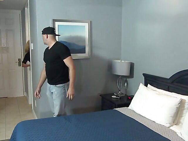 Sharing bed with hot mature mom Jodi West