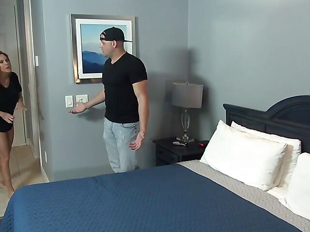 Sharing bed with hot mature mom Jodi West