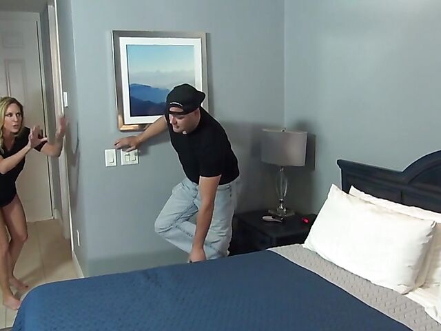 Sharing bed with hot mature mom Jodi West