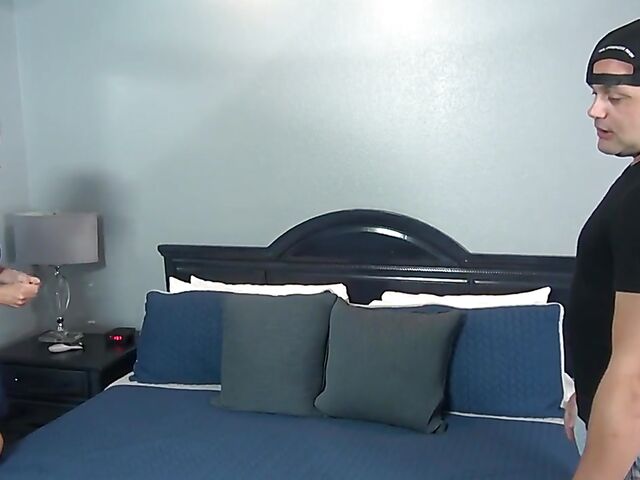 Sharing bed with hot mature mom Jodi West