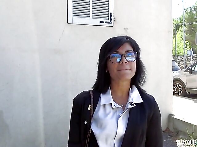 French outdoor sex with 26-year-old cashier Alicia