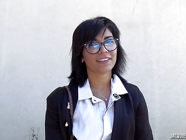 French outdoor sex with 26-year-old cashier Alicia