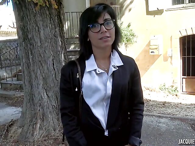 French outdoor sex with 26-year-old cashier Alicia