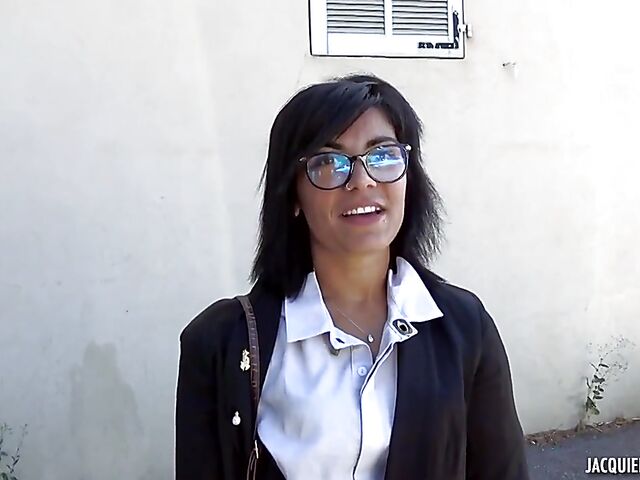 French outdoor sex with 26-year-old cashier Alicia