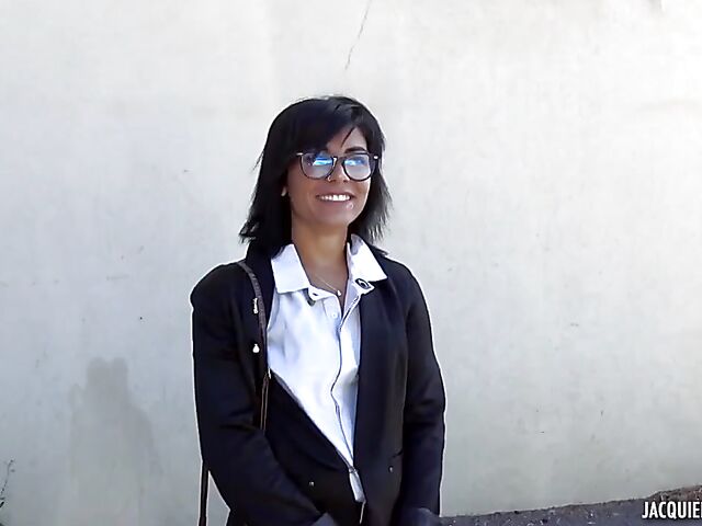 French outdoor sex with 26-year-old cashier Alicia