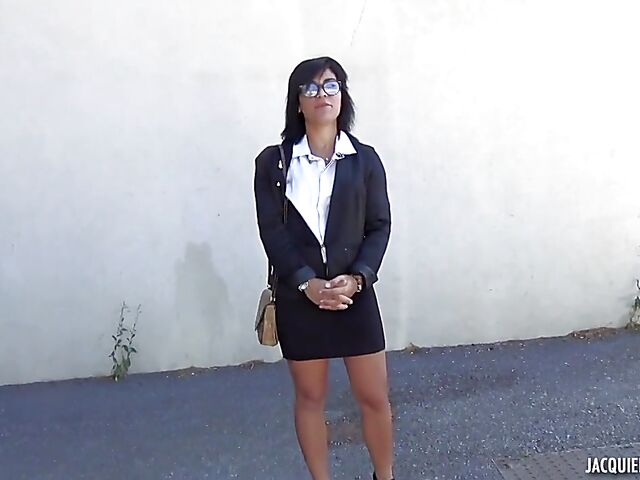 French outdoor sex with 26-year-old cashier Alicia