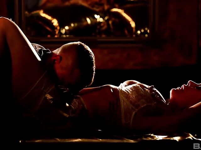 Passionate MILF pornstar Brandi Love gets some loving in the dark