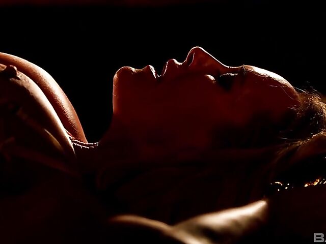 Passionate MILF pornstar Brandi Love gets some loving in the dark