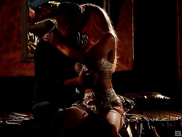 Passionate MILF pornstar Brandi Love gets some loving in the dark