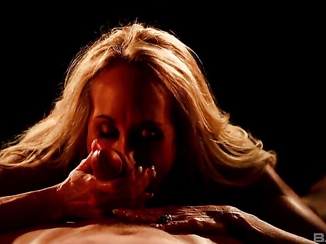 Passionate MILF pornstar Brandi Love gets some loving in the dark