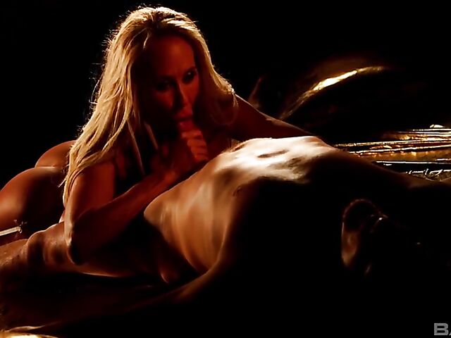 Passionate MILF pornstar Brandi Love gets some loving in the dark