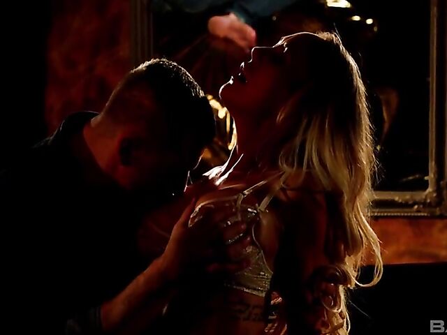 Passionate MILF pornstar Brandi Love gets some loving in the dark