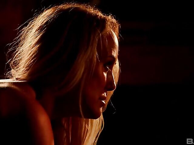 Passionate MILF pornstar Brandi Love gets some loving in the dark