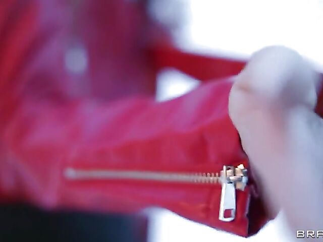 Hard sex on the couch with smoking hot Desiree Dulce