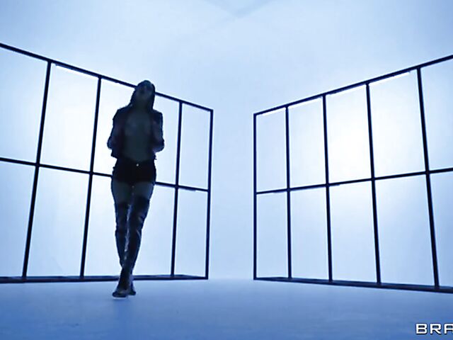 Hard sex on the couch with smoking hot Desiree Dulce