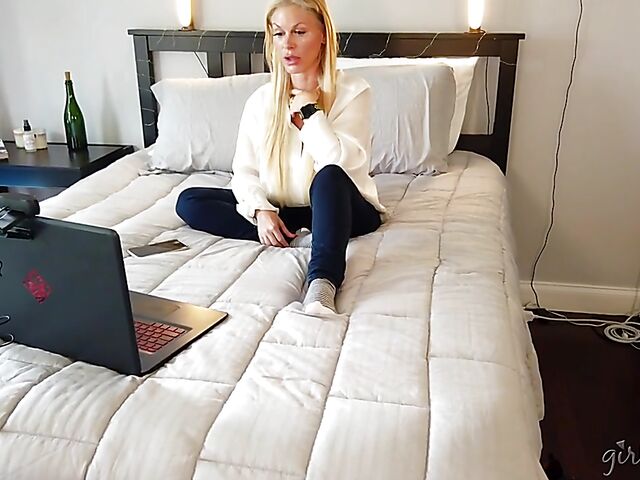 Busty milf Casca Akashova fingering herself while watching Lilly Bell's masturbation camshow