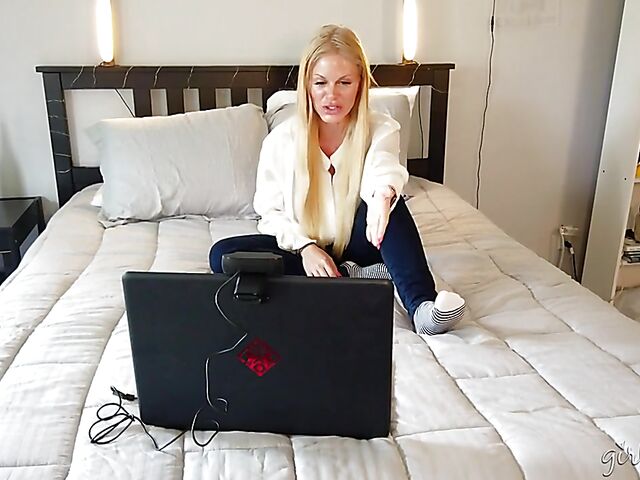 Busty milf Casca Akashova fingering herself while watching Lilly Bell's masturbation camshow