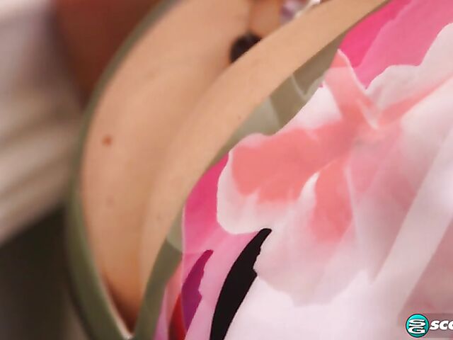 Kim Anh - Mature asian fingering in her lingerie