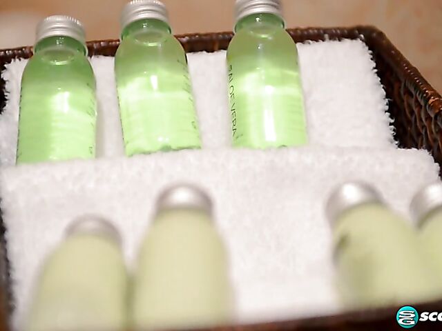 Kelli Maxx - Solo BBW bath masturbation and tits play