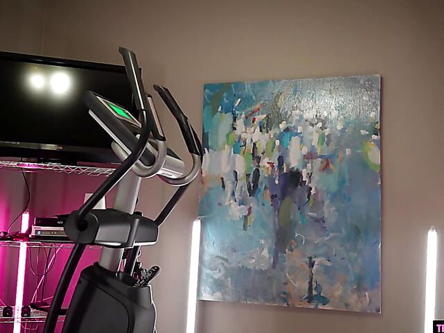 Bootyful sporty teen in crotchless leggings Ashley Red loves it harder