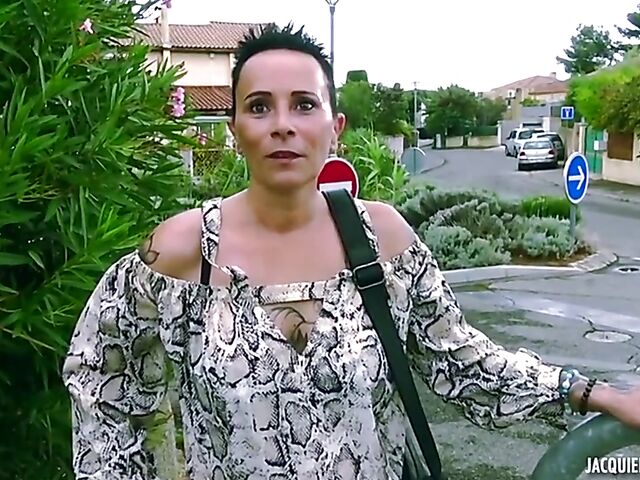 Short hair MILF from Liege Chana fucking with her clothes on