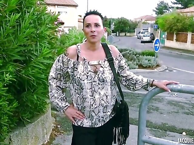 Short hair MILF from Liege Chana fucking with her clothes on