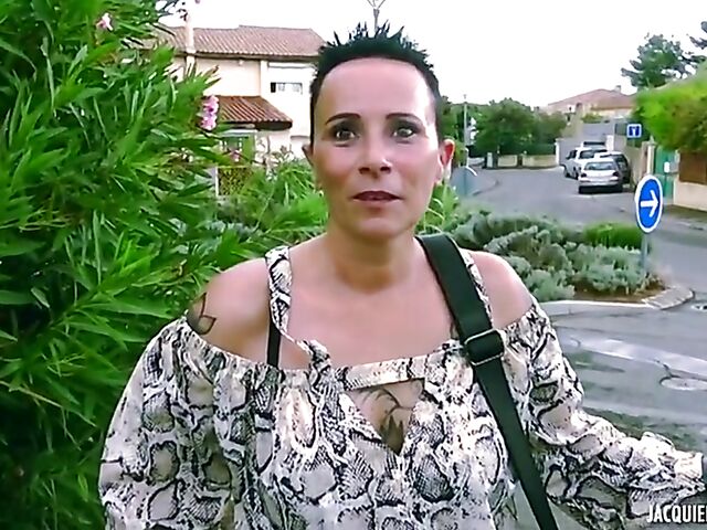 Short hair MILF from Liege Chana fucking with her clothes on