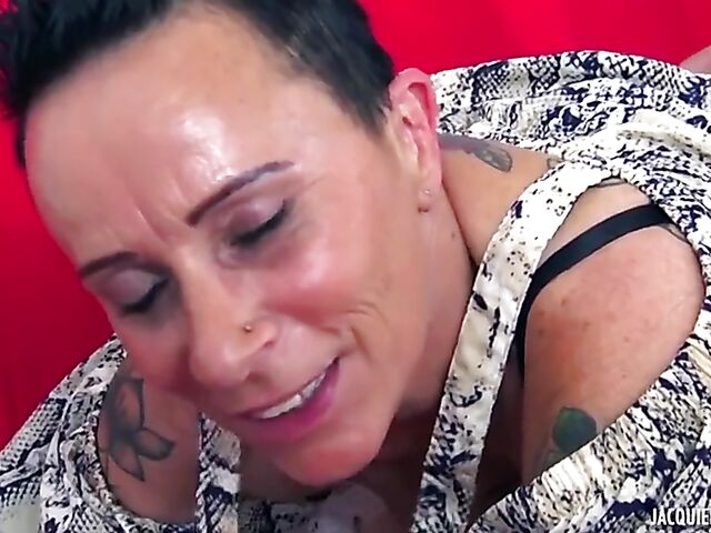 Short hair MILF from Liege Chana fucking with her clothes on