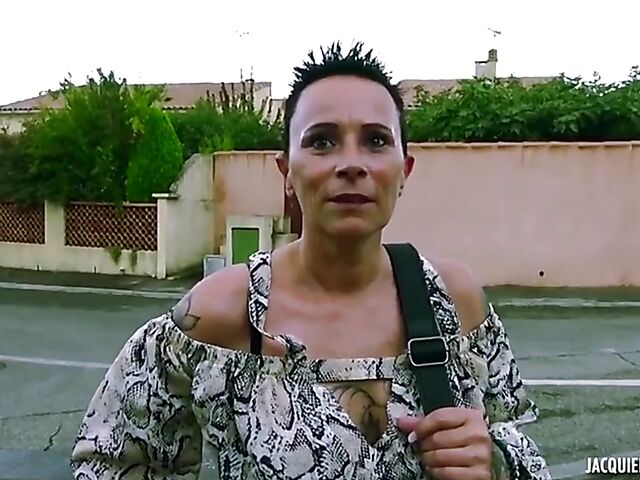 Short hair MILF from Liege Chana fucking with her clothes on