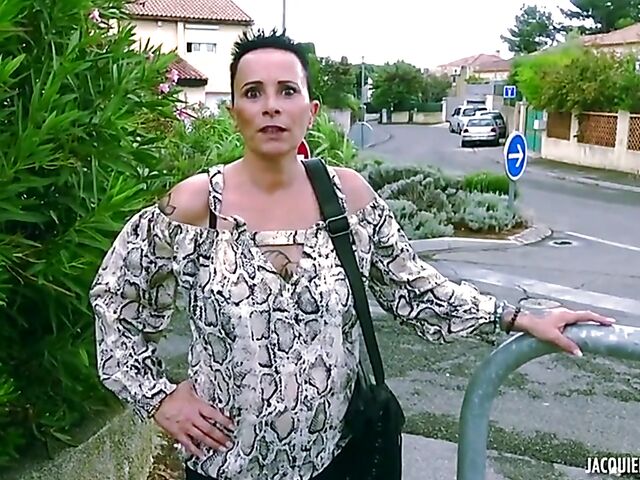 Short hair MILF from Liege Chana fucking with her clothes on