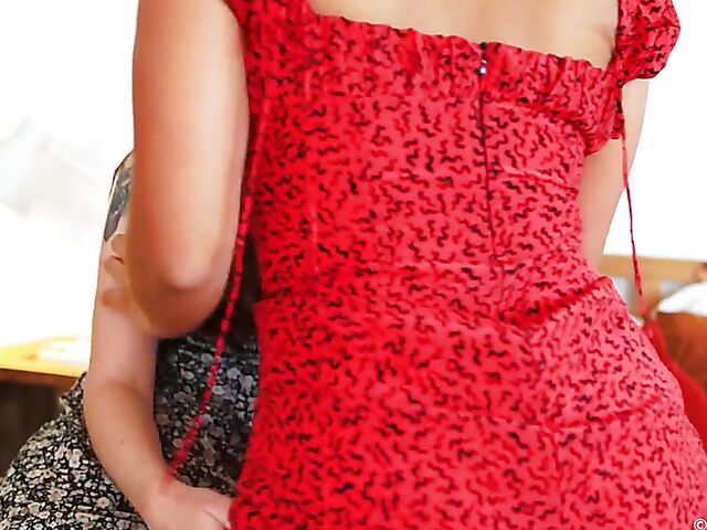 Girls Out West lesbian try on haul with Eva May and Rubi Valentine