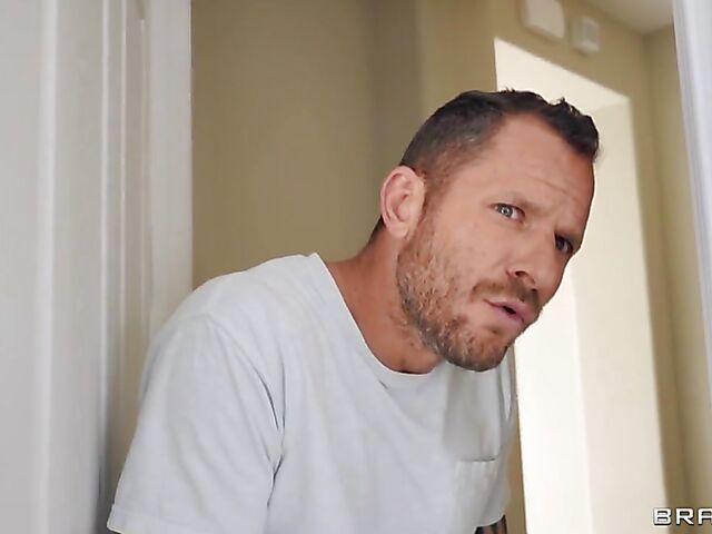 Big butt MILF in tight jeans Alena Croft anal pounded