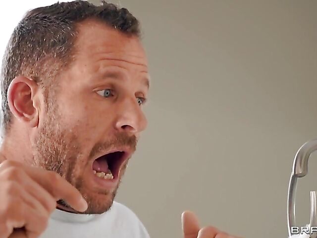 Big butt MILF in tight jeans Alena Croft anal pounded