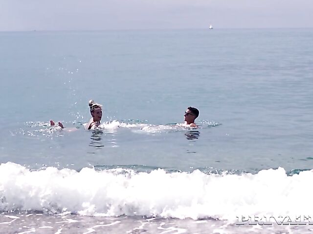 Outdoor vacation sex by the pool with Jolee Love