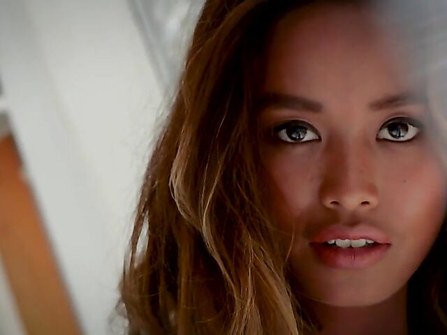 Beautiful solo on the beachfront with sexy Indonesian girl Putri Cinta