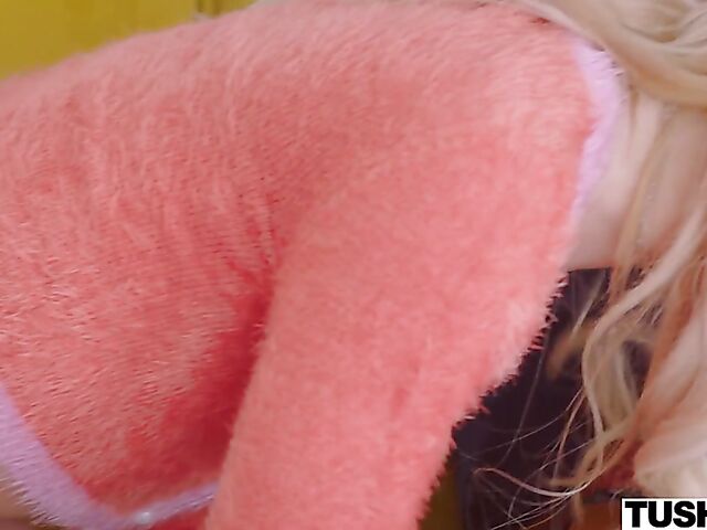 Anal training for sweet blonde Nella Jones