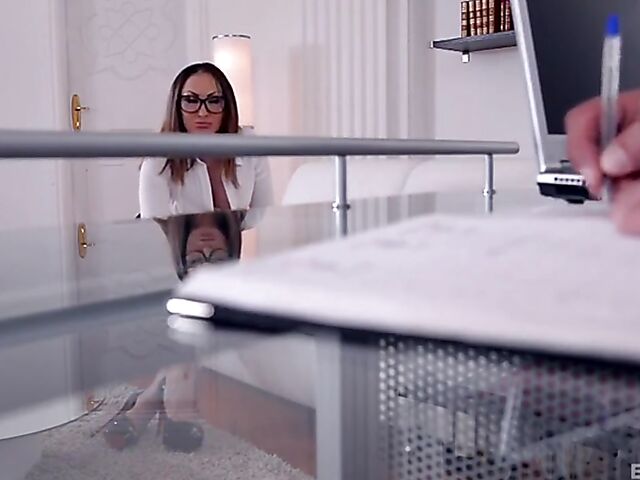 These well-stacked women with sexy feet and legs love fetish action