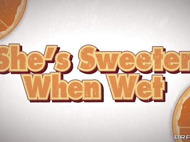 Petite Bella Elise Rose gets her juicy pussy slammed after shower