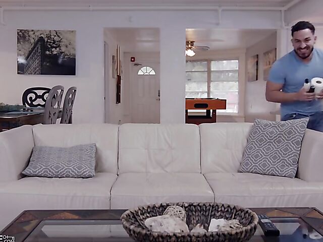 Bubble butt MILF Rose Monroe is crazy hot and needs his meat