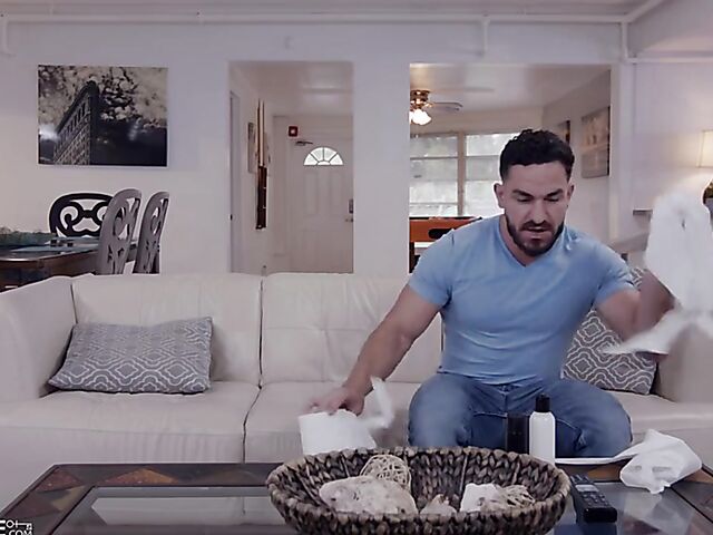 Bubble butt MILF Rose Monroe is crazy hot and needs his meat