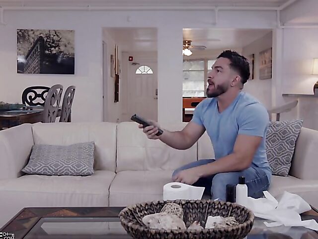 Bubble butt MILF Rose Monroe is crazy hot and needs his meat