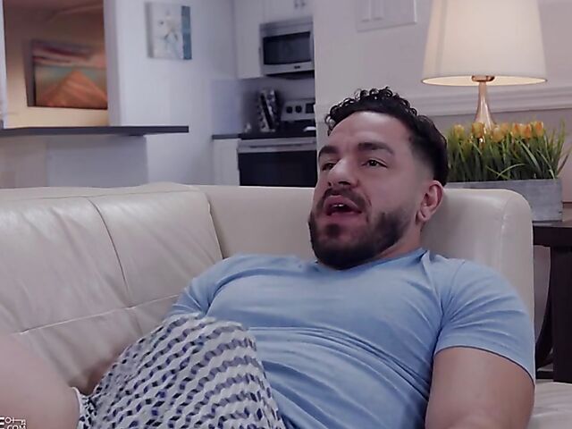 Bubble butt MILF Rose Monroe is crazy hot and needs his meat