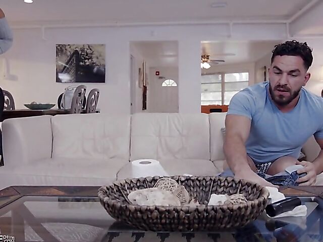 Bubble butt MILF Rose Monroe is crazy hot and needs his meat