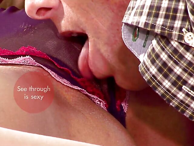 Cunnilingus tutorial on how to eat pussy properly