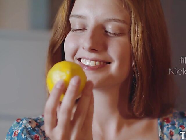 Solo redhead Sienna is full of energy and ready to masturbate