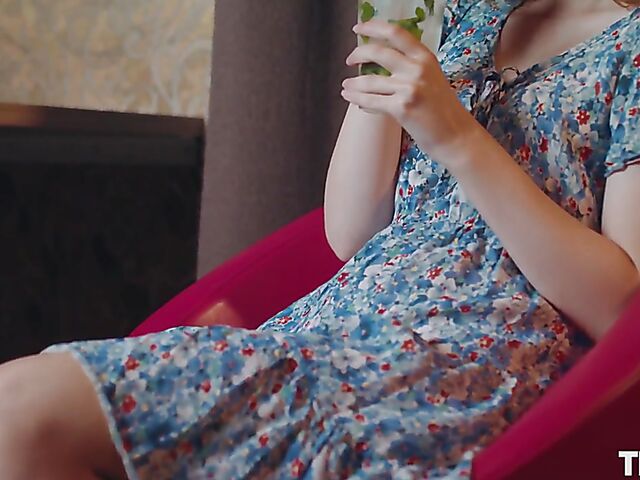 Solo redhead Sienna is full of energy and ready to masturbate