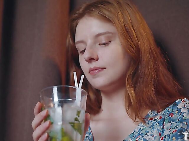 Solo redhead Sienna is full of energy and ready to masturbate