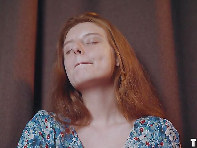 Solo redhead Sienna is full of energy and ready to masturbate
