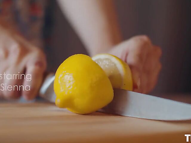 Solo redhead Sienna is full of energy and ready to masturbate