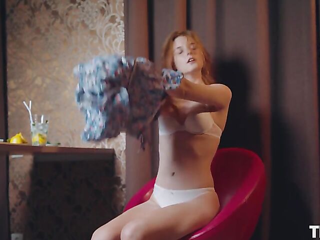 Solo redhead Sienna is full of energy and ready to masturbate